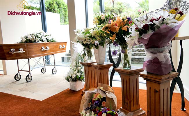 Vòng hoa nhà tang lễ bệnh viện Đống Đa