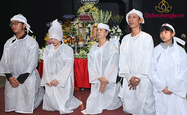Trang phục tang lễ thường có màu trắng